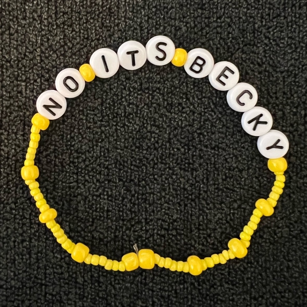 Taylor Swift no its becky friendship bracelet